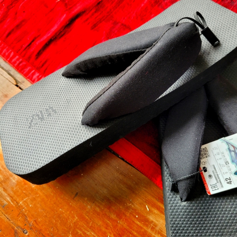 ZARA thong sandals  NWT
